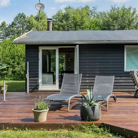 Lucie - 1-5km From The Sea By Interhome