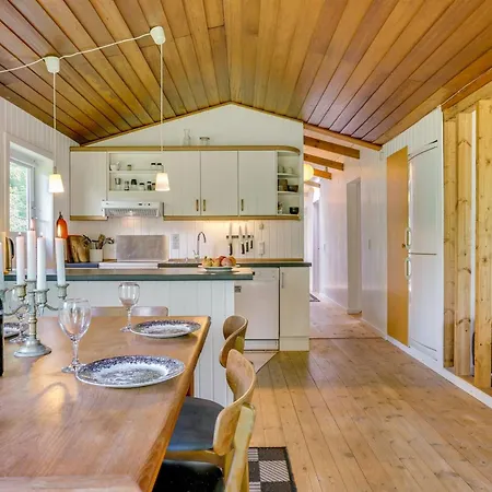 Lucie - 1-5km From The Sea By Interhome *